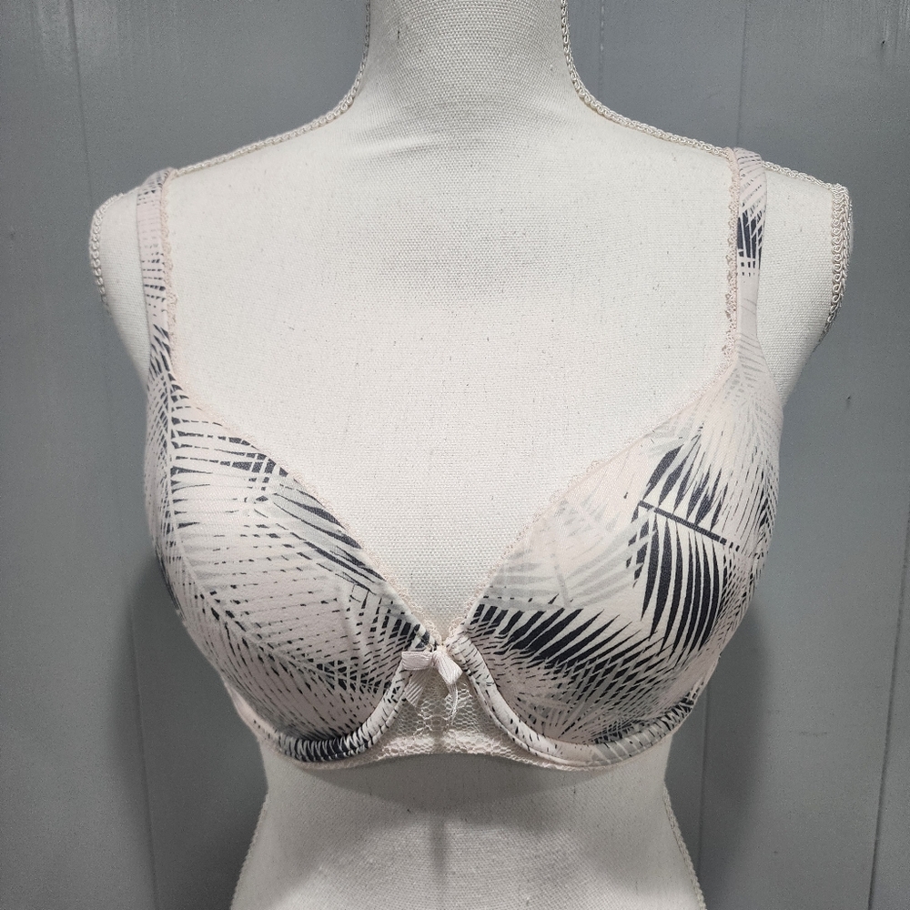 Body by Victoria secret padded perfect coverage bra.Tropical design 34D EUC